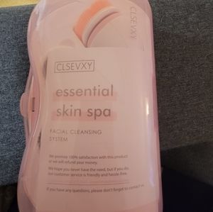 Facial cleansing brush